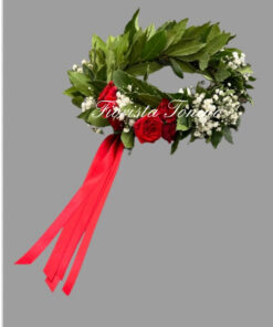 Corona di alloro con bacche e fiori per laurea con velo da sposa e rose rosse