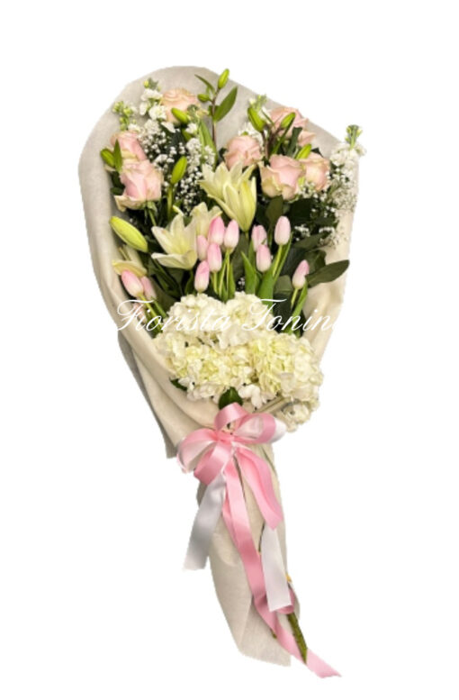 mazzo di fiori a gambo lungo nei colori bianco e rosa